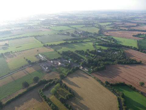 vue aérienne du terrain et de la maison